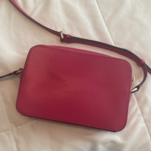 Kate Spade raspberry pink camera style crossbody purse - Picture 2 of 3